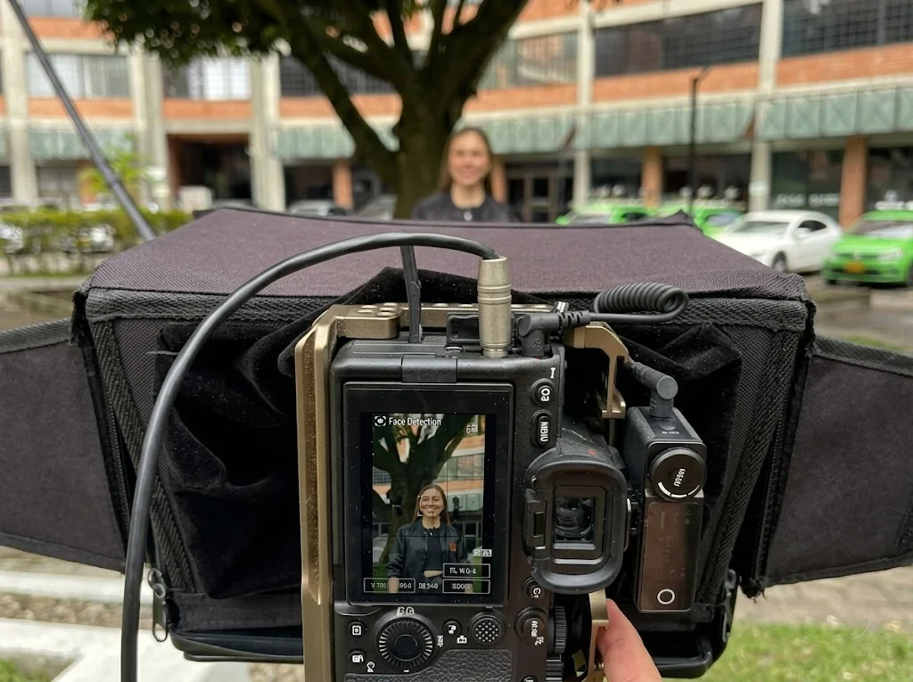 Mockup interactivo de un Video con árbol de decisión deteniendo la reproducción para solicitar una acción del usuario.