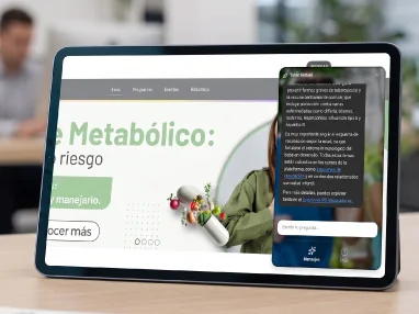 Captura del Tutor Virtual AI resolviendo consultas en tiempo real dentro de un micro-curso móvil.